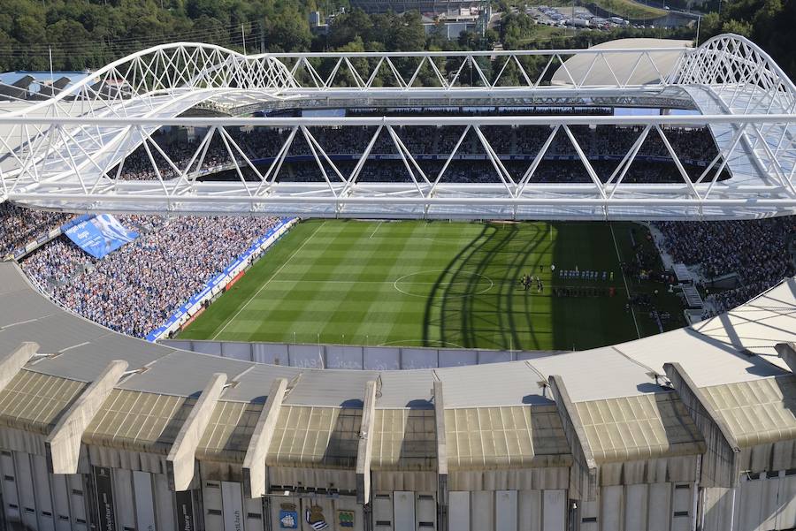 Los aficionados han acudido en masa al estreno del nuevo ANoeta ante el Barcelona