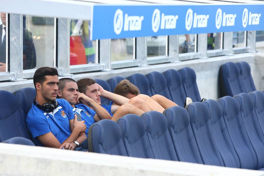 Los aficionados han acudido en masa al estreno del nuevo ANoeta ante el Barcelona