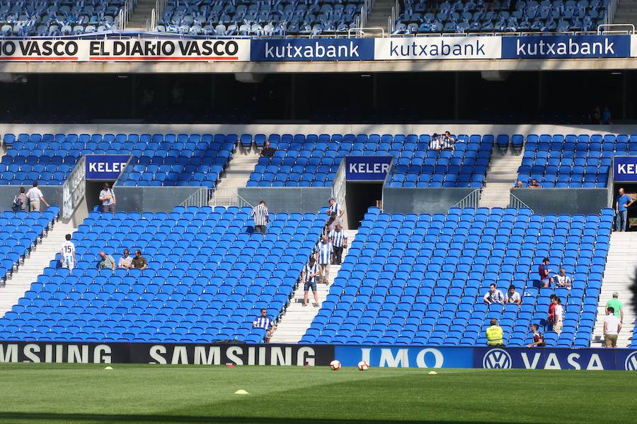 Los aficionados han acudido en masa al estreno del nuevo ANoeta ante el Barcelona