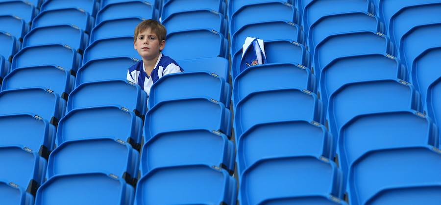Los aficionados han acudido en masa al estreno del nuevo ANoeta ante el Barcelona