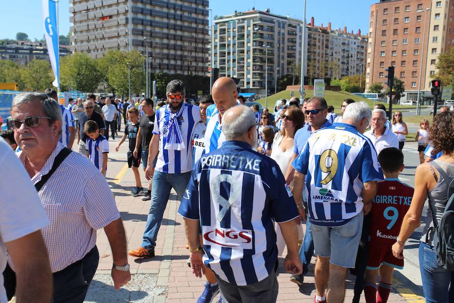 Los aficionados han acudido en masa al estreno del nuevo ANoeta ante el Barcelona