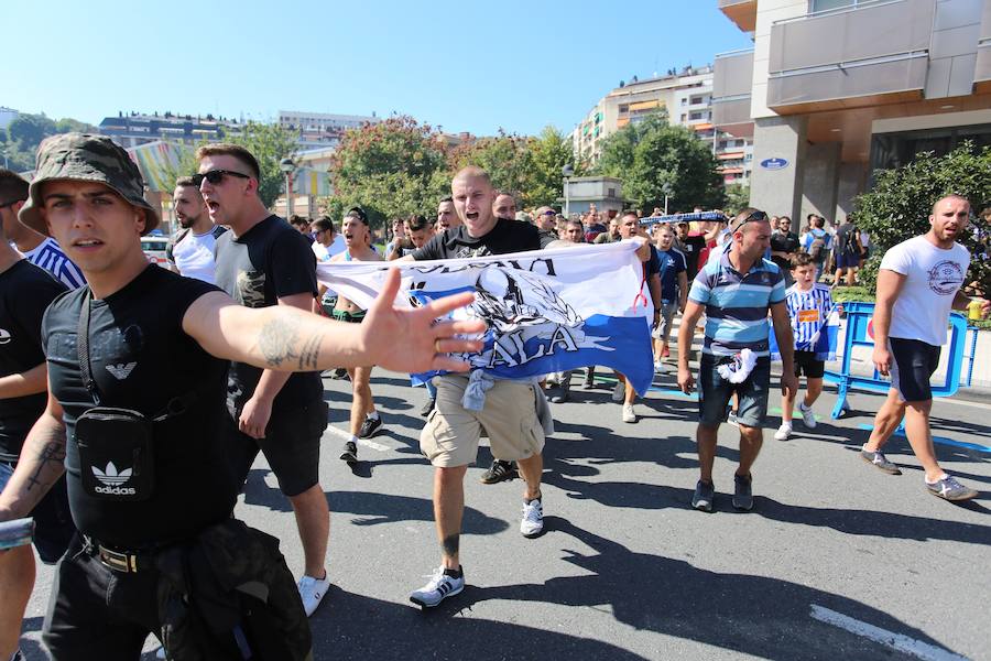 Los aficionados han acudido en masa al estreno del nuevo ANoeta ante el Barcelona