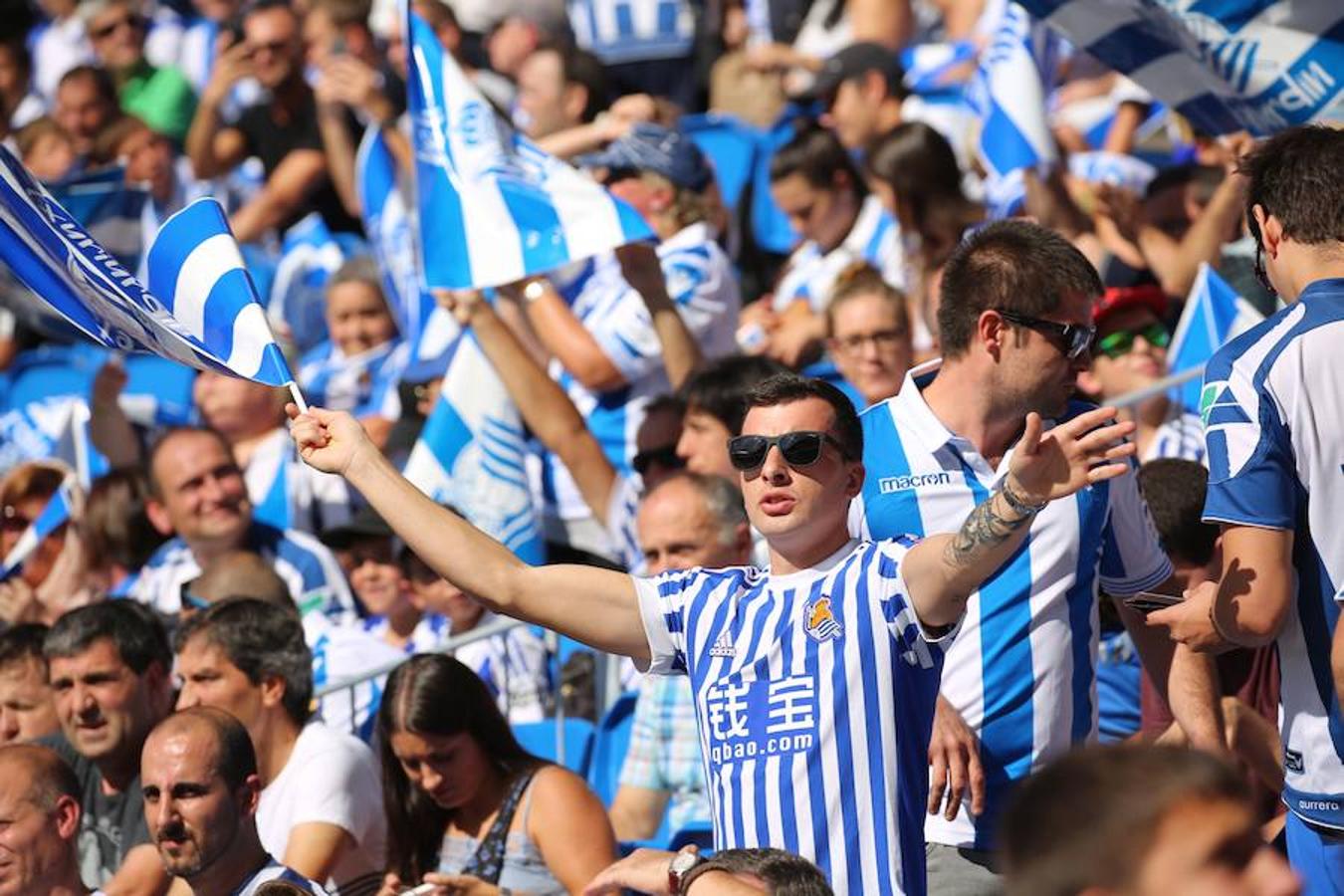 El equipo txuri-urdin ha estrenado el nuevo Anoeta frente a los blaugranas