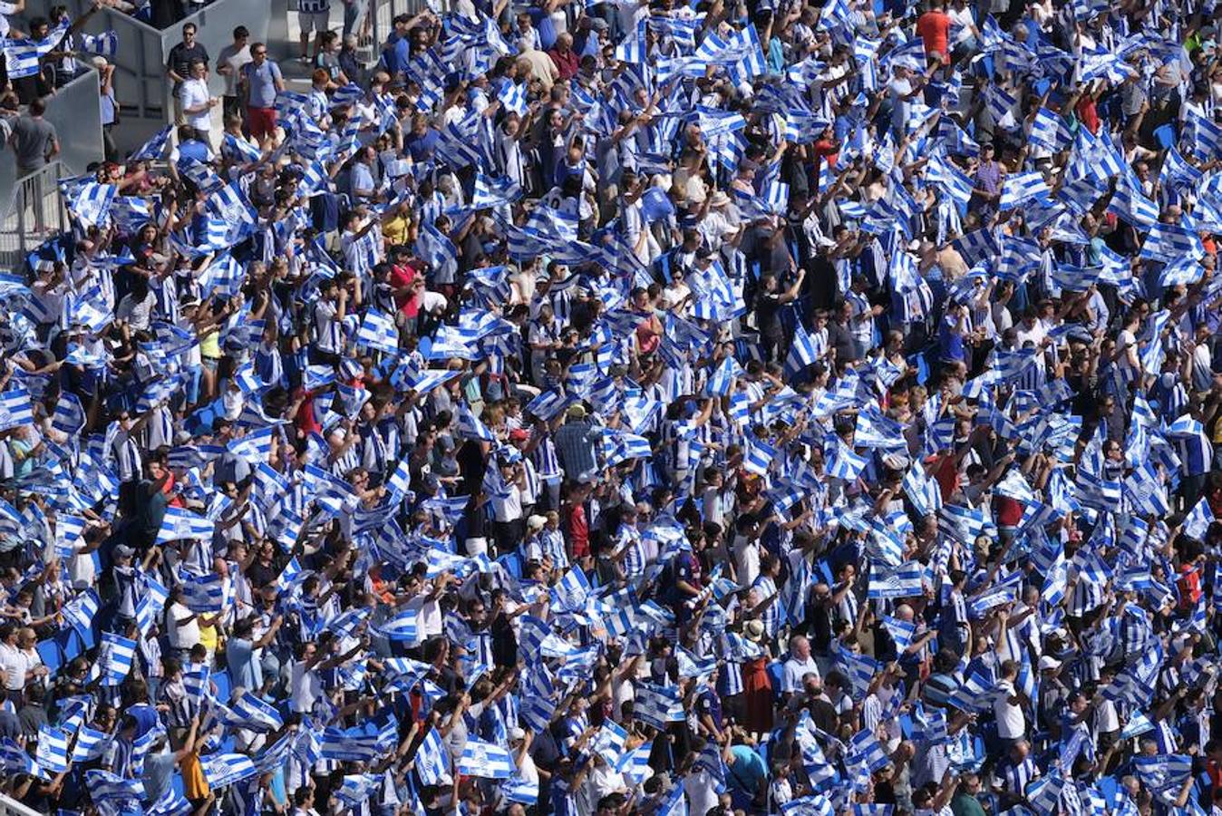 El equipo txuri-urdin ha estrenado el nuevo Anoeta frente a los blaugranas