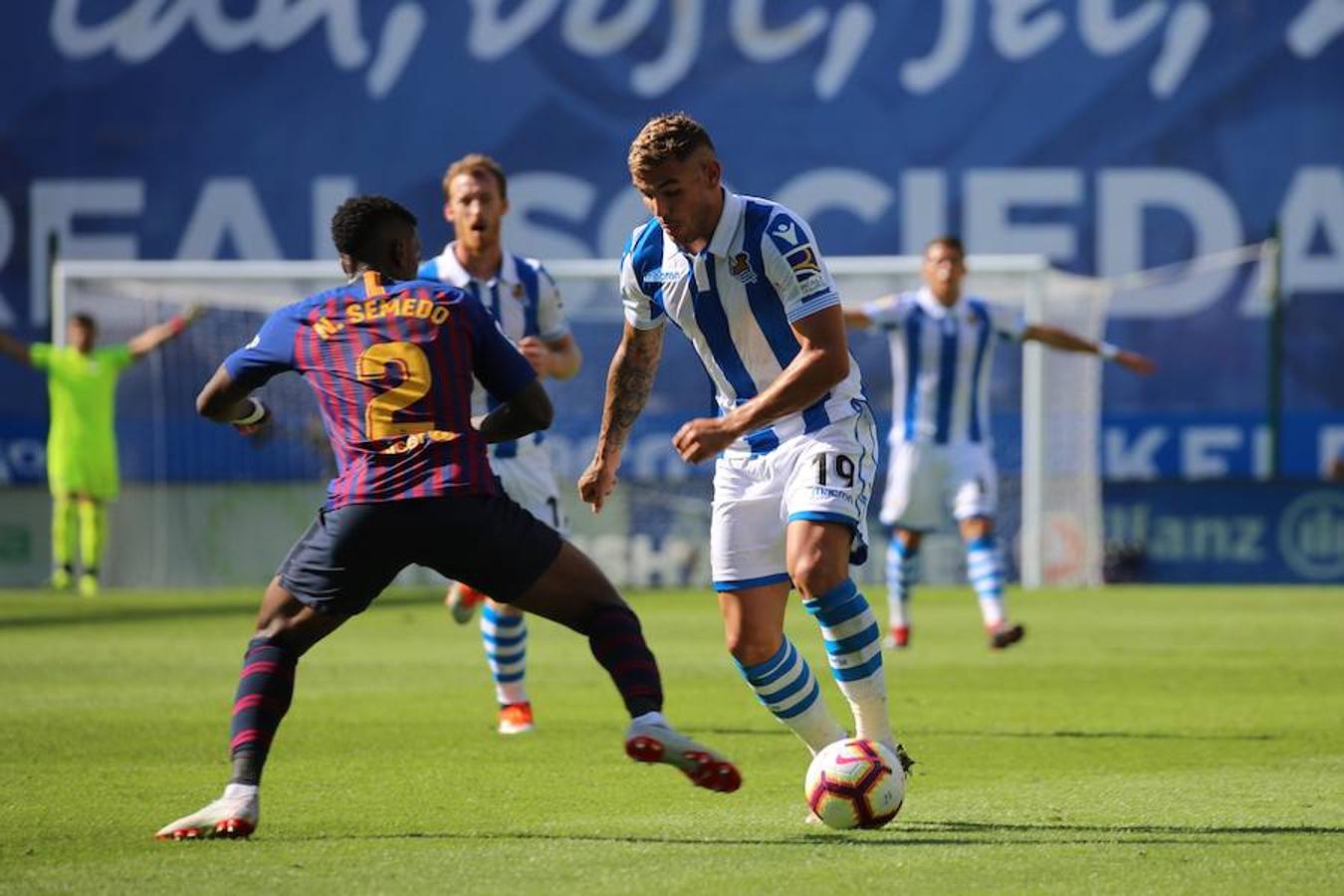 El equipo txuri-urdin ha estrenado el nuevo Anoeta frente a los blaugranas