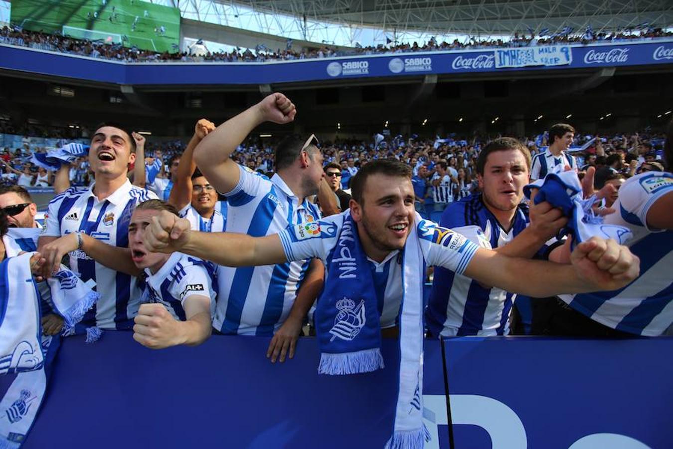 El equipo txuri-urdin ha estrenado el nuevo Anoeta frente a los blaugranas