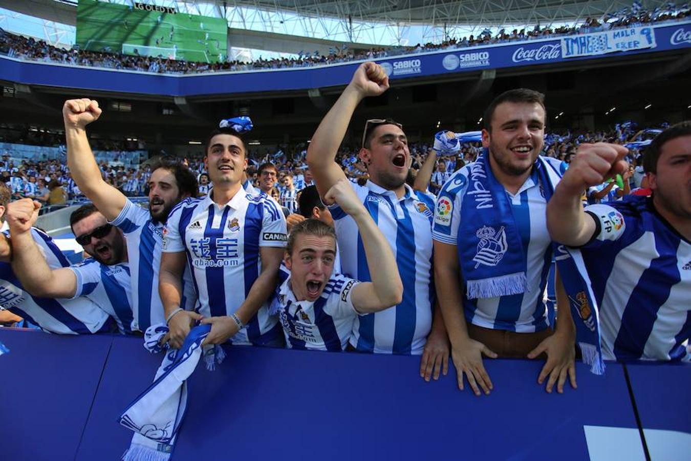 El equipo txuri-urdin ha estrenado el nuevo Anoeta frente a los blaugranas
