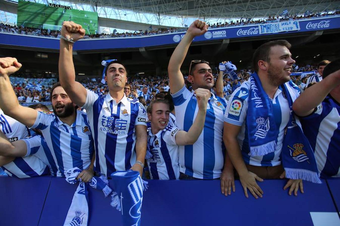 El equipo txuri-urdin ha estrenado el nuevo Anoeta frente a los blaugranas