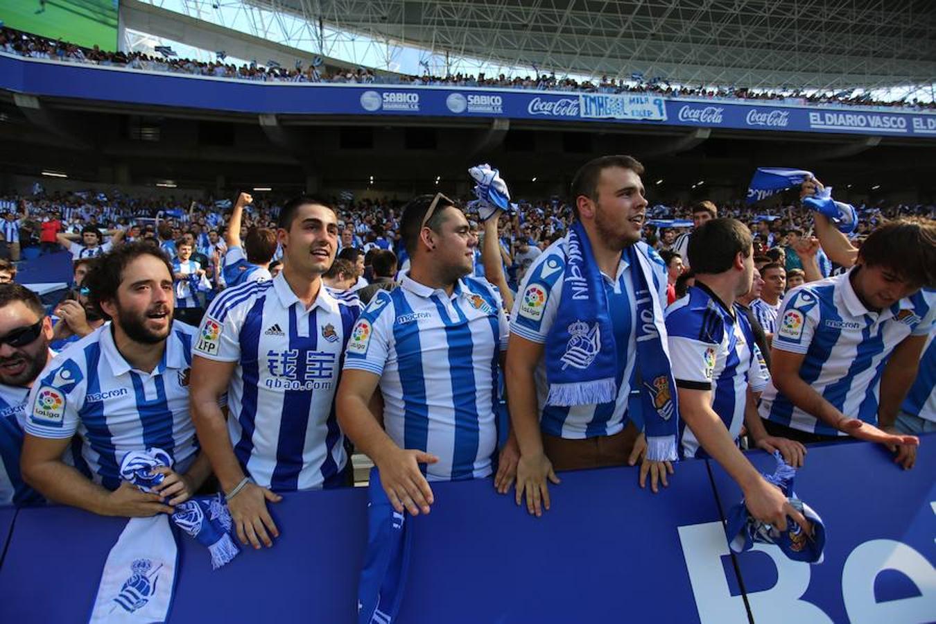 El equipo txuri-urdin ha estrenado el nuevo Anoeta frente a los blaugranas