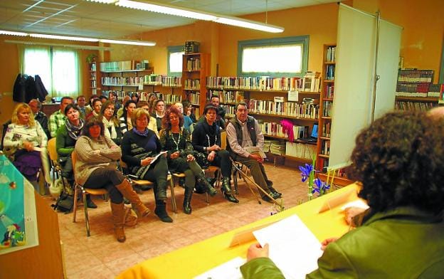 Asistentes durante un curso impartido en la comarca. 