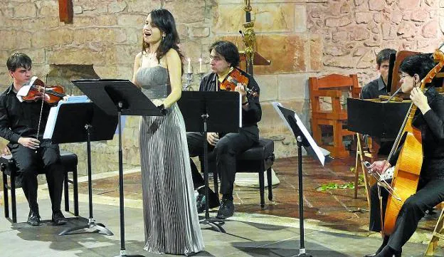 Musica Boscareccia. El grupo en una actuación anterior en la ermita de Antigua. 