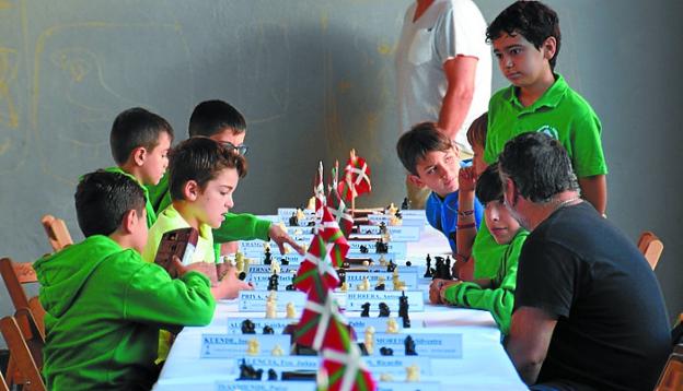Los jóvenes ajedrecistas también participaron en el match.