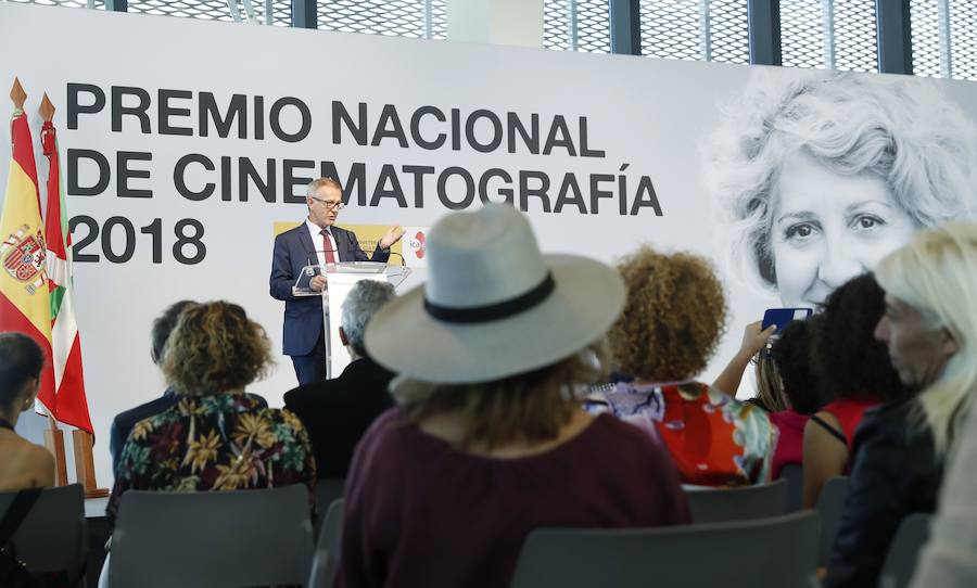 Danny DeVito ha sido el gran protagonista de la jornada del sábado en el Festival de Cine de San Sebastián, que ha dejado momentos curiosos con otras estrellas como Laetitia Casta o Lily-Rose Depp.