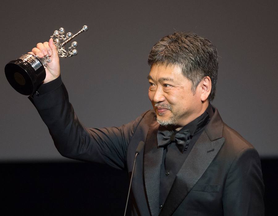 Hirokazu Kore-Eda, que recibe el Premio Donostia, y los miembros de los equipos de tres películas de la Sección Oficial, los principales protagonistas de la jornada en el Festival de Cine de San Sebastián en su tercera jornada.