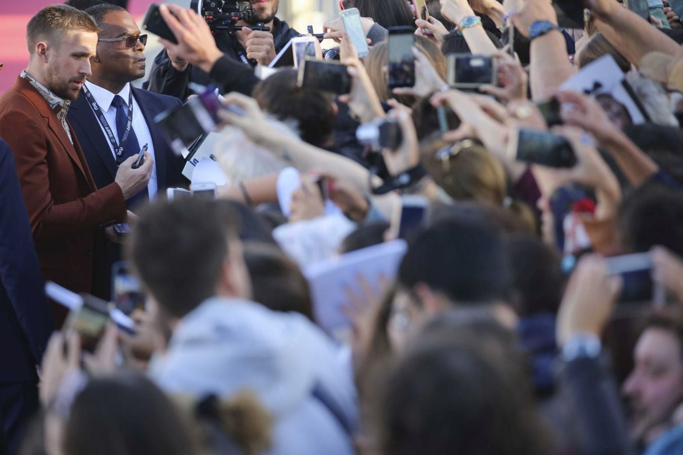 Una de las grandes citas del día en el Festival de Cine de San Sebatián ha sido la presentación de la película 'First Man', protagonizada por Ryan Gosling y Claire Foy.