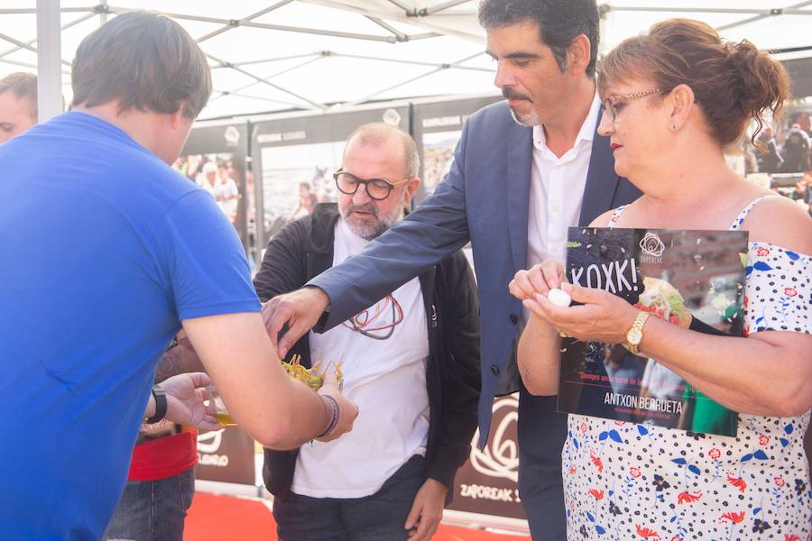 Los asistentes acabaron con los 10.000 pintxos que aportaron desinteresadamente restaurantes y bares