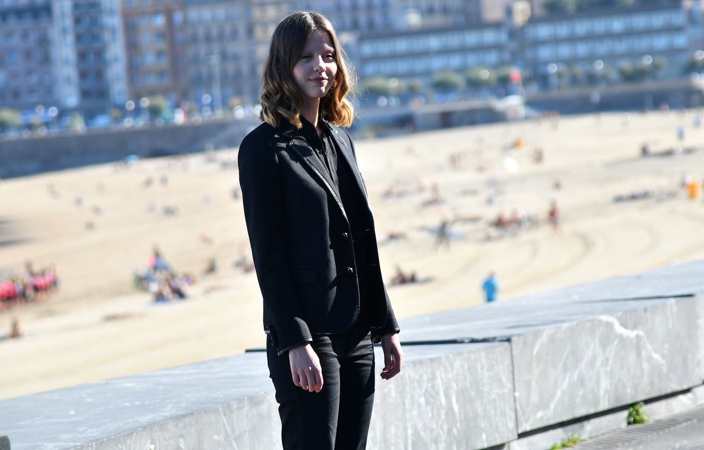 El Festival de Cine de San Sebastian ha vuelto a mostrar este jueves a un buen ramillete de estrellas como Paco León y el equipo de la serie 'Arde Madrid', el cineasta mexicano Alfonso Cuarón, Pedro Almodóvar, Juliette Binoche o Robert Pattinson entre otros.