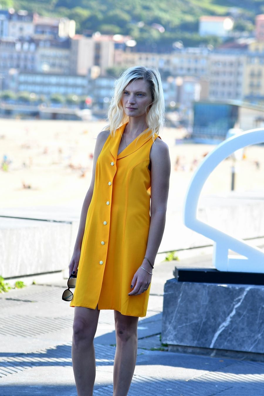 El Festival de Cine de San Sebastian ha vuelto a mostrar este jueves a un buen ramillete de estrellas como Paco León y el equipo de la serie 'Arde Madrid', el cineasta mexicano Alfonso Cuarón, Pedro Almodóvar, Juliette Binoche o Robert Pattinson entre otros.