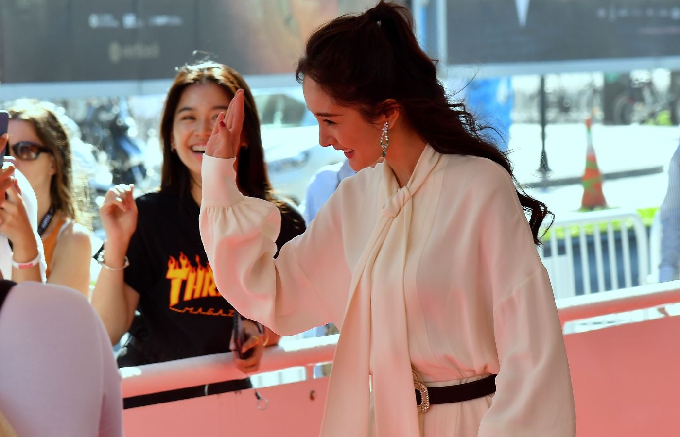 El Festival de Cine de San Sebastian ha vuelto a mostrar este jueves a un buen ramillete de estrellas como Paco León y el equipo de la serie 'Arde Madrid', el cineasta mexicano Alfonso Cuarón, Pedro Almodóvar, Juliette Binoche o Robert Pattinson entre otros.