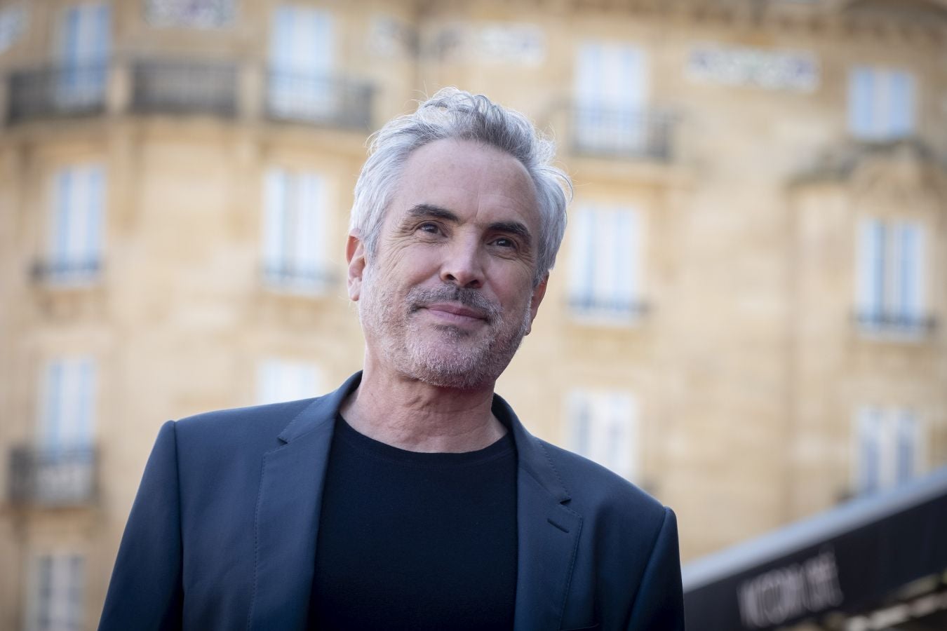 El Festival de Cine de San Sebastian ha vuelto a mostrar este jueves a un buen ramillete de estrellas como Paco León y el equipo de la serie 'Arde Madrid', el cineasta mexicano Alfonso Cuarón, Pedro Almodóvar, Juliette Binoche o Robert Pattinson entre otros.