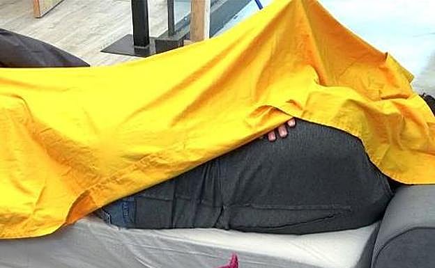 Momento bajo las sabanas de Chabelita y Asraf en GH VIP. 