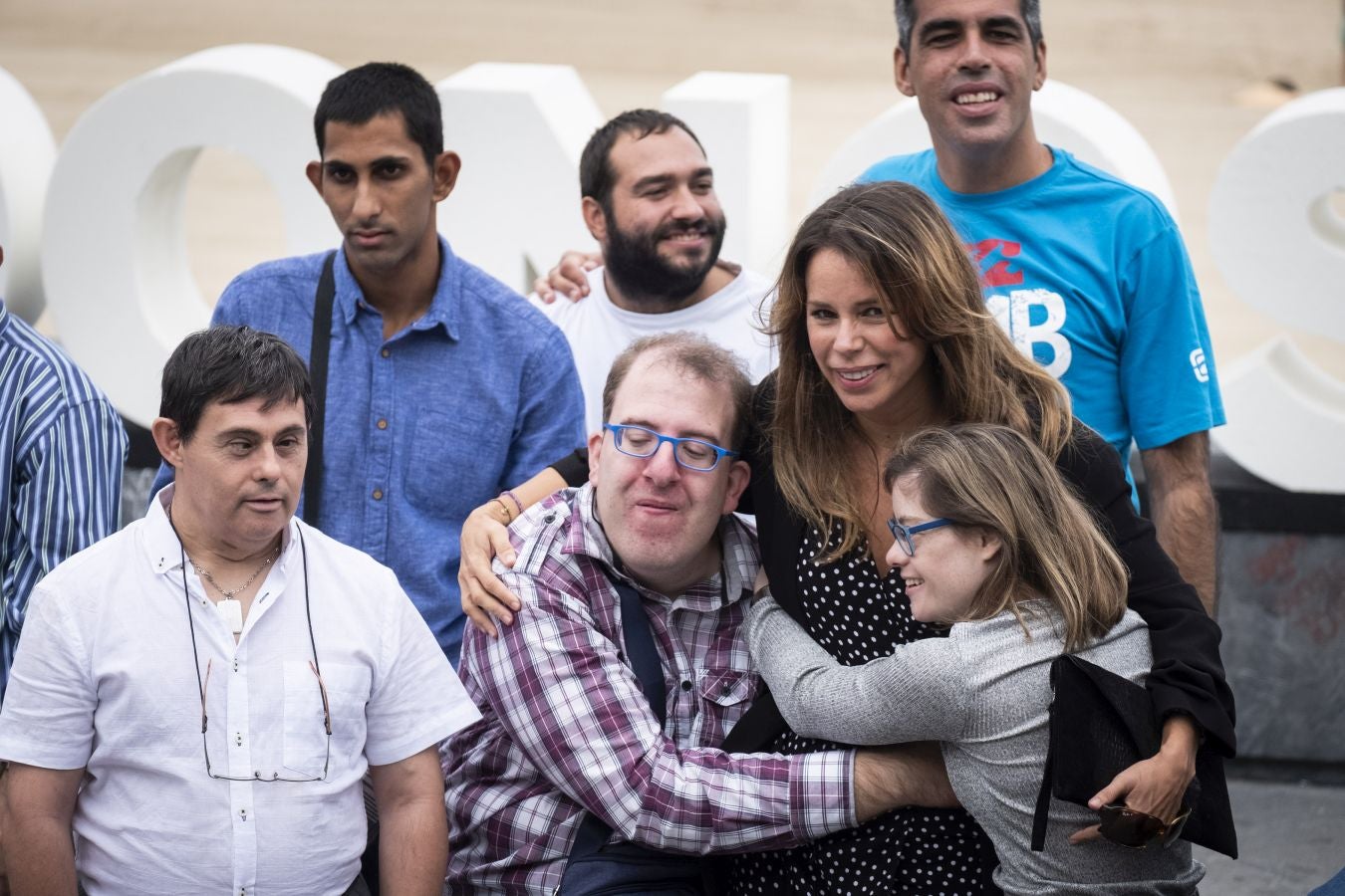 Los discapacitados intelectuales que han trabajado en 'Campeones', filme seleccionado por España para los Óscar de 2019 han viajado a San Sebastián para presentar en la pantalla gigante del Velódromo de Anoeta ambos filmes -primero se proyectará 'Campeones' y después el documental 'Ni distintos ni diferentes: Campeones'.