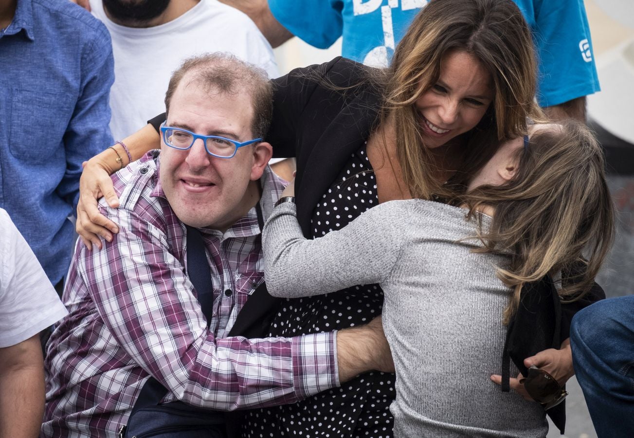 Los 'Campeones' de Javier Fesser han sido los protagonistas en una jornada en la que hemos visto a famosos como Pia Tjelta, Tuva Novotny, Fermin Muguruza, Paulina Rubio, Isaach de Bankolé o Willy Toledo