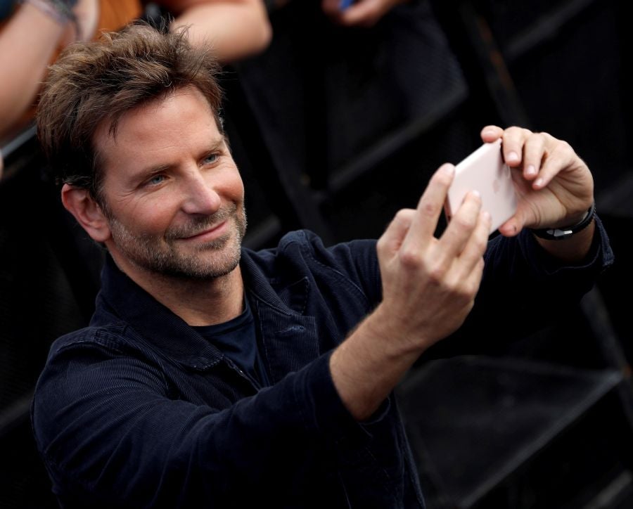 Bradley Cooper, tres veces nominado al Oscar como mejor actor, cierra la sección Perlas del Festival de San Sebastián con su opera prima como director, 'A star is born' 