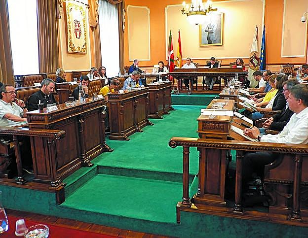 Pleno. La sesión de ayer estuvo marcada por alguna que otra discusión.