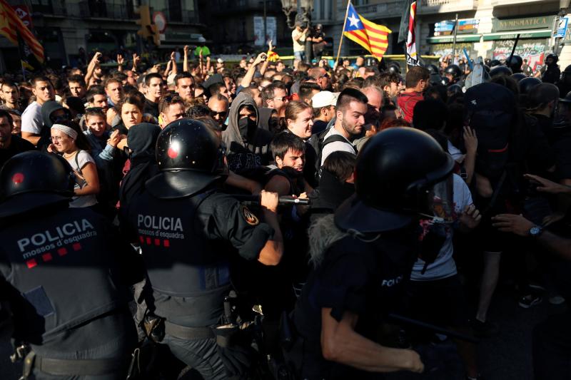 Fotos: Tensión en Barcelona por el boicot radical a una manifestación policial