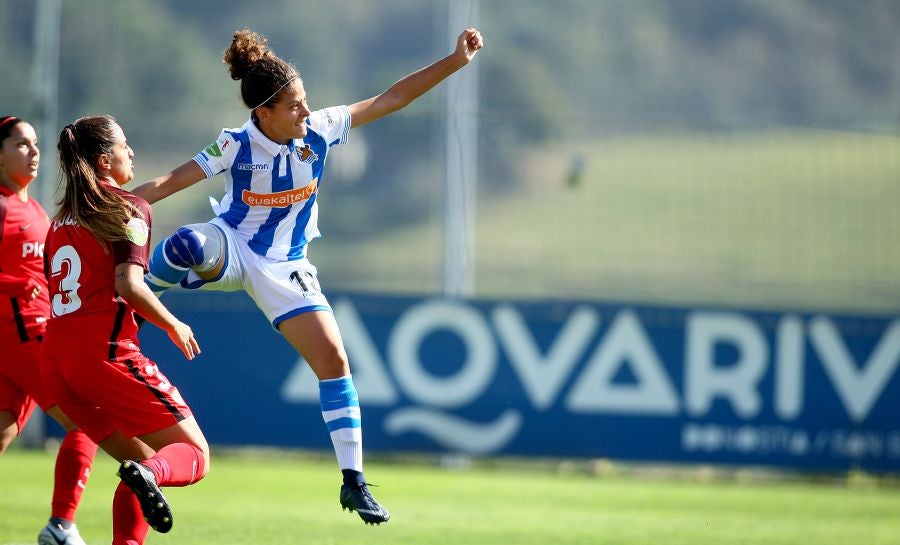 La Real ha vencido al Sevilla 2-0 este mediodía en Zubieta y es segunda en la clasificación con tres triunfos, un empate y cero derrotas.