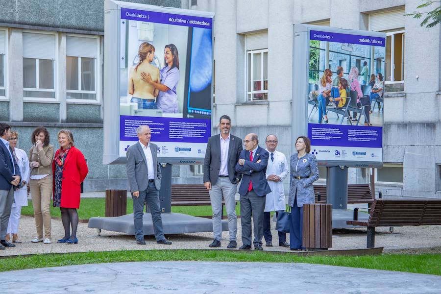 Este martes se ha inaugurado en San Sebastián la exposición fotográfica organizada con motivo del 35 aniversario de Osakidetza, que podrá visitarse este mes en el Hospital Donostia.