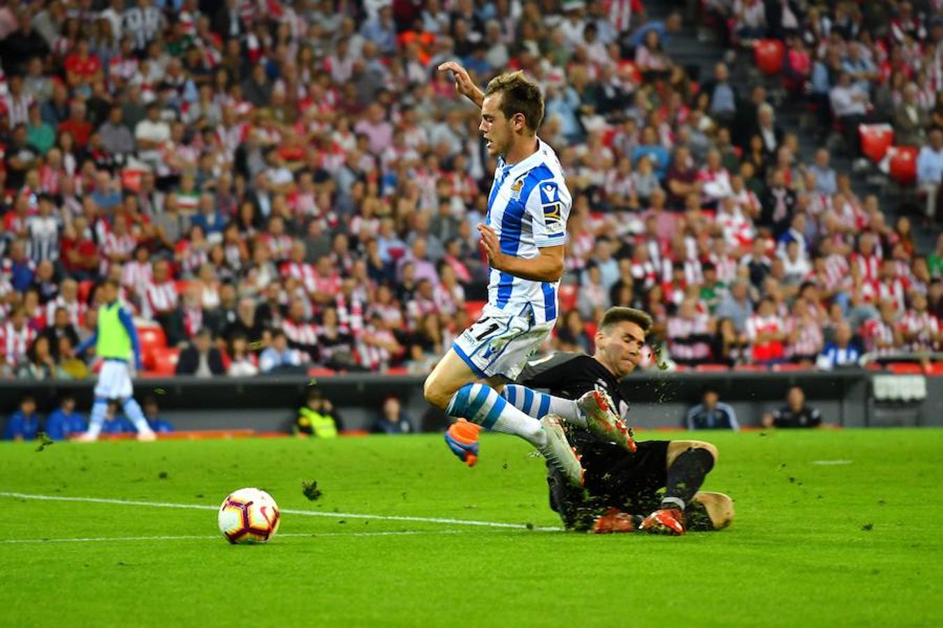 Derbi vasco disputado este viernes en San Mamés, que la Real se llevó con goles de Oyarzabal (2) y Sangalli