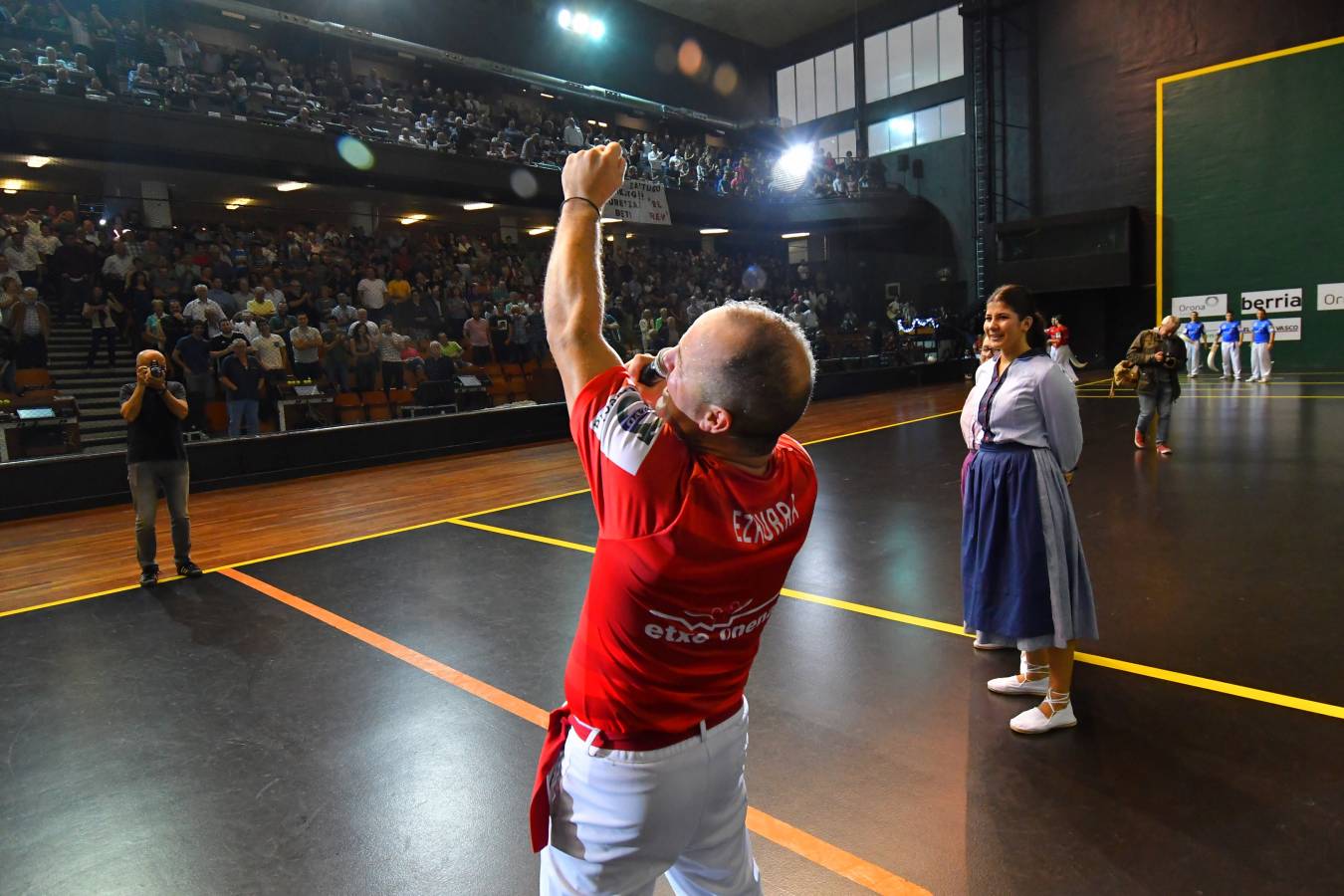 Galarreta despidió con una gran ovación al mejor remontista de la historia