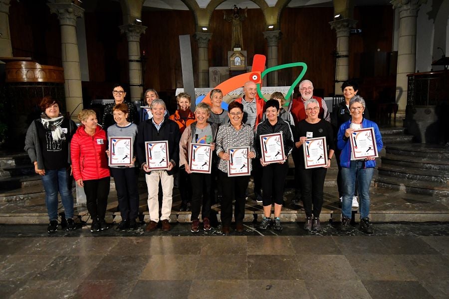 Kilometroak ha traído la fiesta de las ikastolas de Gipuzkoa a Zumarraga y Urretxu. Un circuito de 5,9 km que ha recorrido ambas localidades con cuatro áreas que han dado cabida a un sinfín de actividades. A pesar de la lluvia, ha habido fiesta a tope bajo el lema 'Zubiak batuz'.