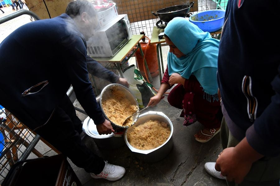 Kilometroak ha traído la fiesta de las ikastolas de Gipuzkoa a Zumarraga y Urretxu. Un circuito de 5,9 km que ha recorrido ambas localidades con cuatro áreas que han dado cabida a un sinfín de actividades. A pesar de la lluvia, ha habido fiesta a tope bajo el lema 'Zubiak batuz'.