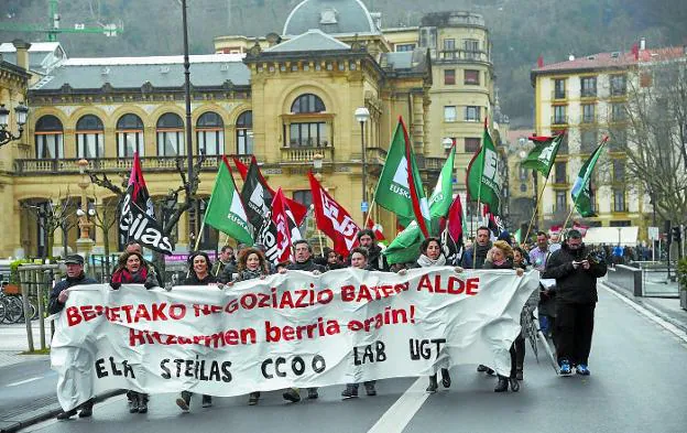 Manifestación de trabajadores de centros de iniciativa social, el pasado marzo en San Sebastián. 