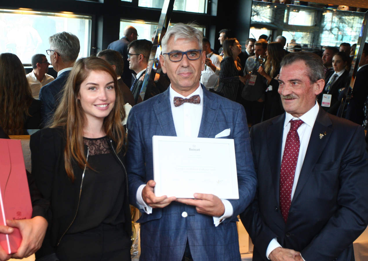 El chef Juan Mari Arzak ha recibido el Premio Homenaje en la jornada inaugural de San Sebastian Gastronomika este lunes.