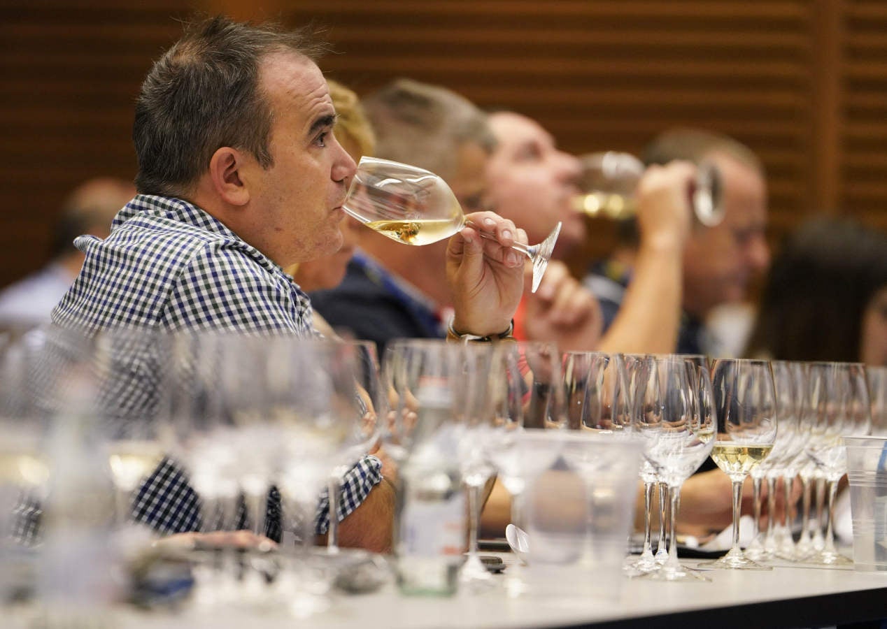 El chef Juan Mari Arzak ha recibido el Premio Homenaje en la jornada inaugural de San Sebastian Gastronomika este lunes.
