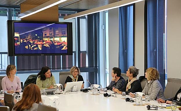 La comparecencia de las representantes de la compañía Jaizkibel en las Juntas.