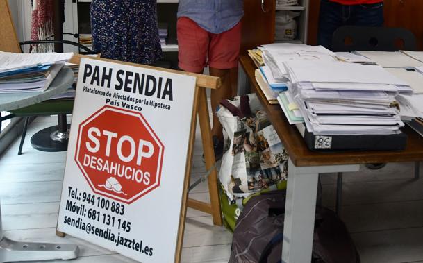 La plataforma Stop Desahucios revindica los derechos de sus afectados en el País Vasco. 