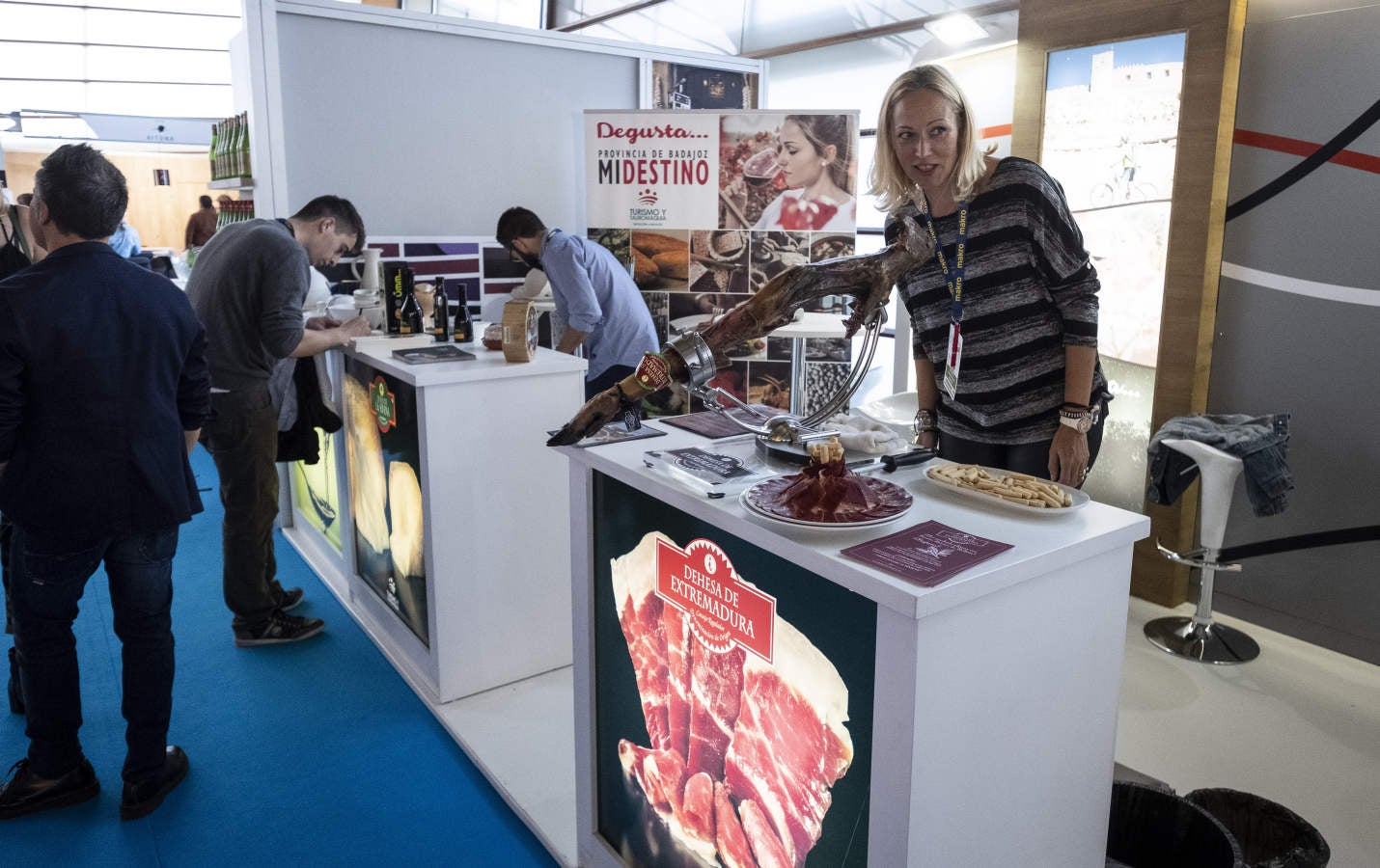 La segunda jornada de la feria ha ofecido un sentido recuerdo al norteamericano Anthony Bourdain fallecido en junio. También han destacado las ponencia de chefs como Josean Alija, Pedro Subijana o Paco Pérez, entre otros