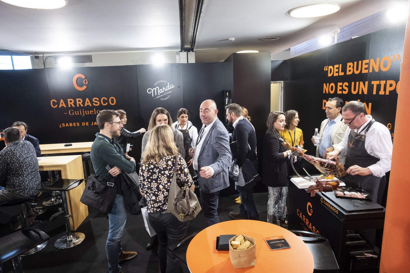 La segunda jornada de la feria ha ofecido un sentido recuerdo al norteamericano Anthony Bourdain fallecido en junio. También han destacado las ponencia de chefs como Josean Alija, Pedro Subijana o Paco Pérez, entre otros