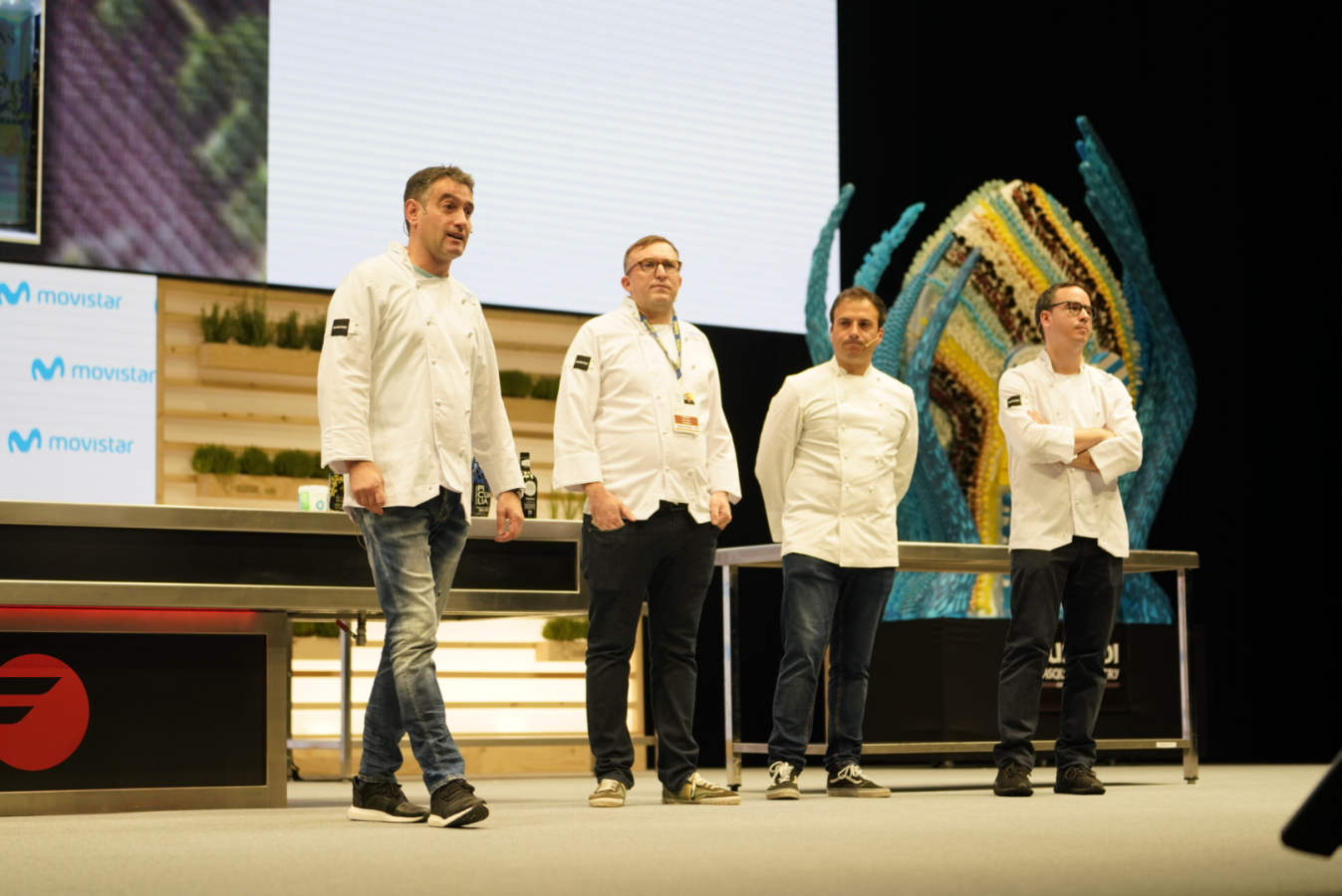 La segunda jornada de la feria ha ofecido un sentido recuerdo al norteamericano Anthony Bourdain fallecido en junio. También han destacado las ponencia de chefs como Josean Alija, Pedro Subijana o Paco Pérez, entre otros