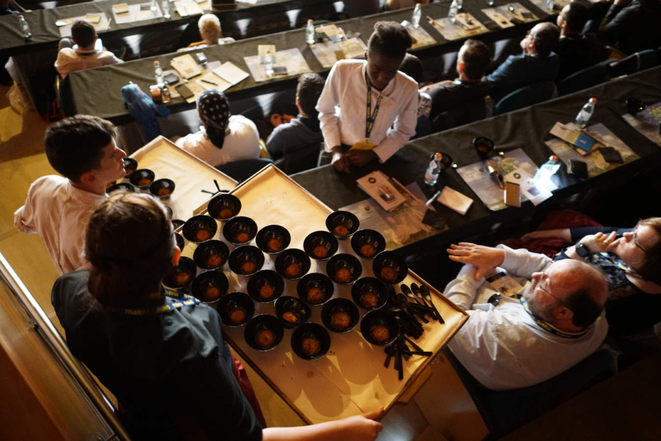 La segunda jornada de la feria ha ofecido un sentido recuerdo al norteamericano Anthony Bourdain fallecido en junio. También han destacado las ponencia de chefs como Josean Alija, Pedro Subijana o Paco Pérez, entre otros
