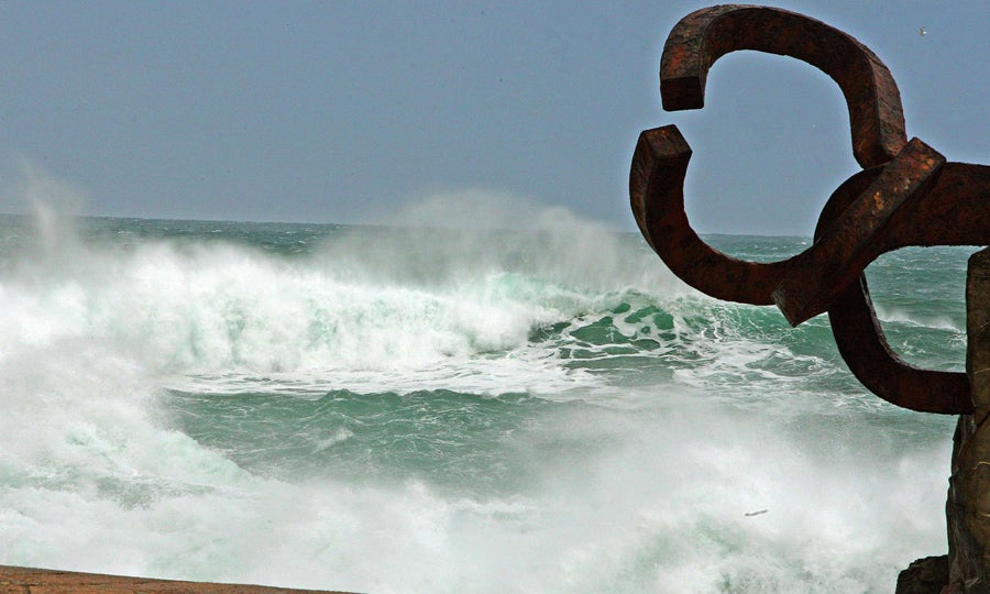 El conjunto monumental del Peine del Viento, que data de 1976, está formado por unas esculturas de Eduardo Chillida y una obra arquitectónica de Luis Peña Ganchegui. El Ayuntamiento de San Sebastián lo propondrá como elemento para sumarse a la lista de Patriminio de la Humanidad.