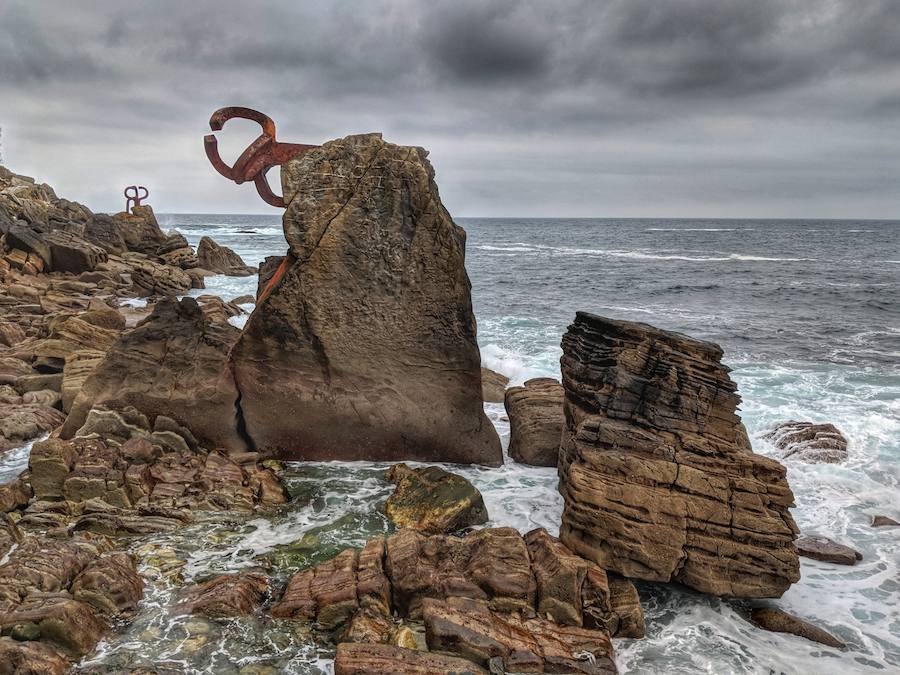 El conjunto monumental del Peine del Viento, que data de 1976, está formado por unas esculturas de Eduardo Chillida y una obra arquitectónica de Luis Peña Ganchegui. El Ayuntamiento de San Sebastián lo propondrá como elemento para sumarse a la lista de Patriminio de la Humanidad.