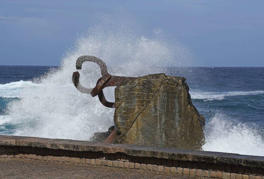 El conjunto monumental del Peine del Viento, que data de 1976, está formado por unas esculturas de Eduardo Chillida y una obra arquitectónica de Luis Peña Ganchegui. El Ayuntamiento de San Sebastián lo propondrá como elemento para sumarse a la lista de Patriminio de la Humanidad.