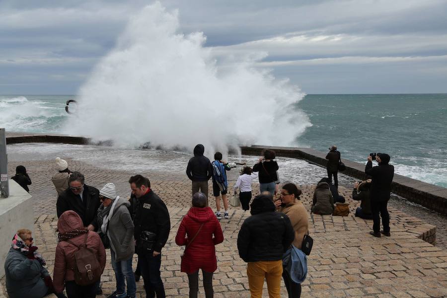 El conjunto monumental del Peine del Viento, que data de 1976, está formado por unas esculturas de Eduardo Chillida y una obra arquitectónica de Luis Peña Ganchegui. El Ayuntamiento de San Sebastián lo propondrá como elemento para sumarse a la lista de Patriminio de la Humanidad.