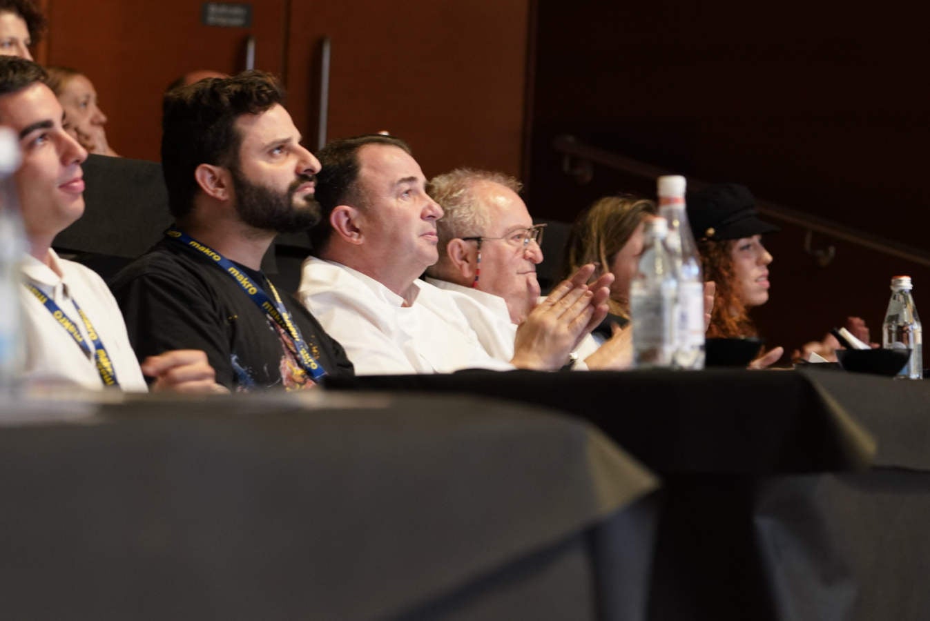 De la agenda de este miércoles han destacado varios hitos. La traca fina ha llegado completa, apetitosa, sabrosa y contundente: cata de vinos, concurso nacional de parrilla, que cumple su novena edición. ponencias de Hilario Arbelaitz, Germán Martitegui, Chele González y Quique Dacosta, entre otros.